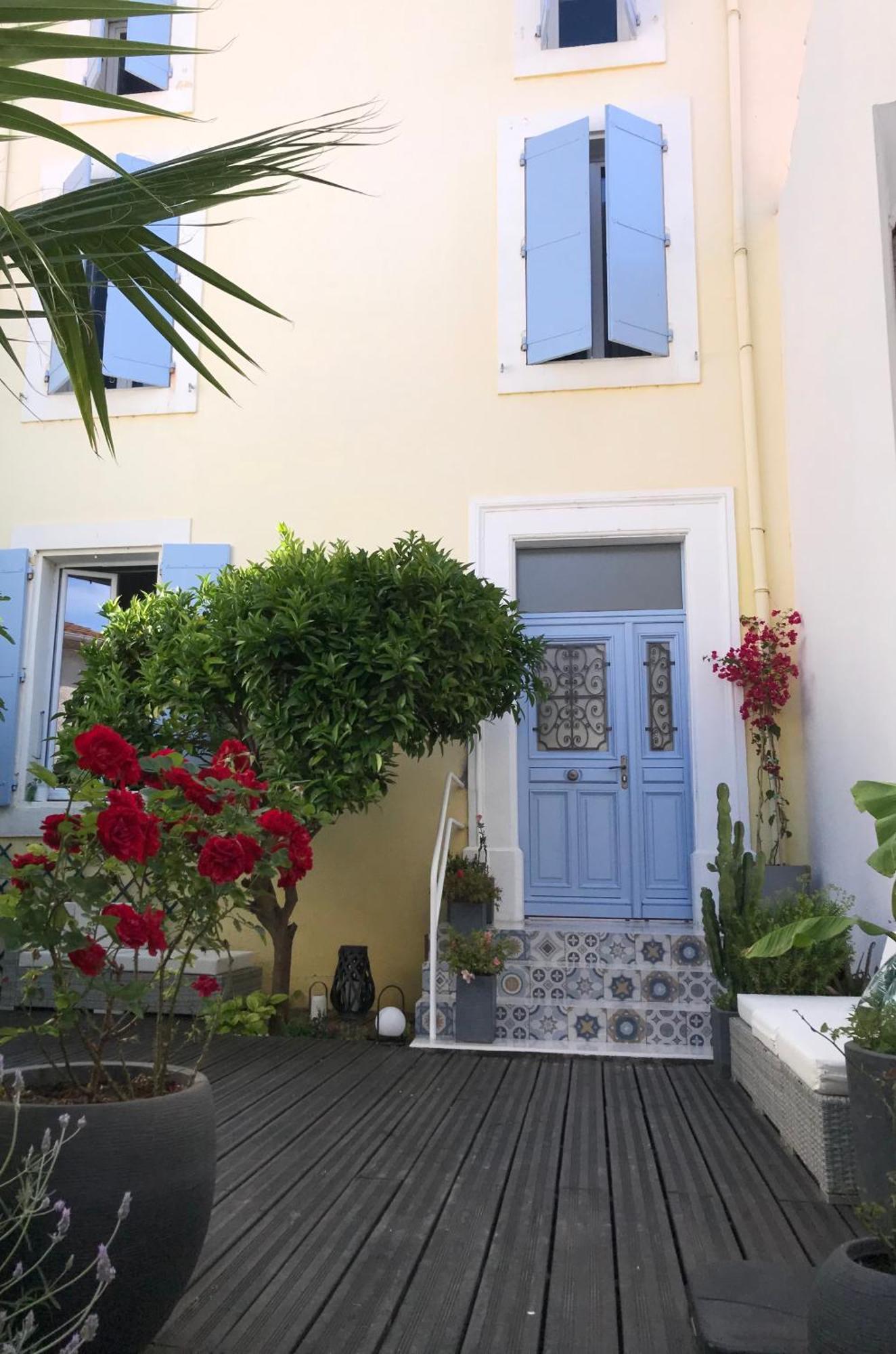 Notre Maison Aux Volets Bleus Ouveillan المظهر الخارجي الصورة